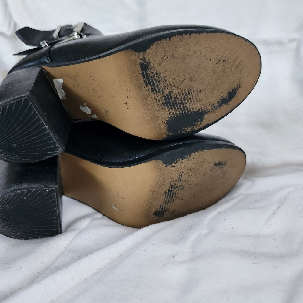 Short Heeled Boot - Picture 5 of 5